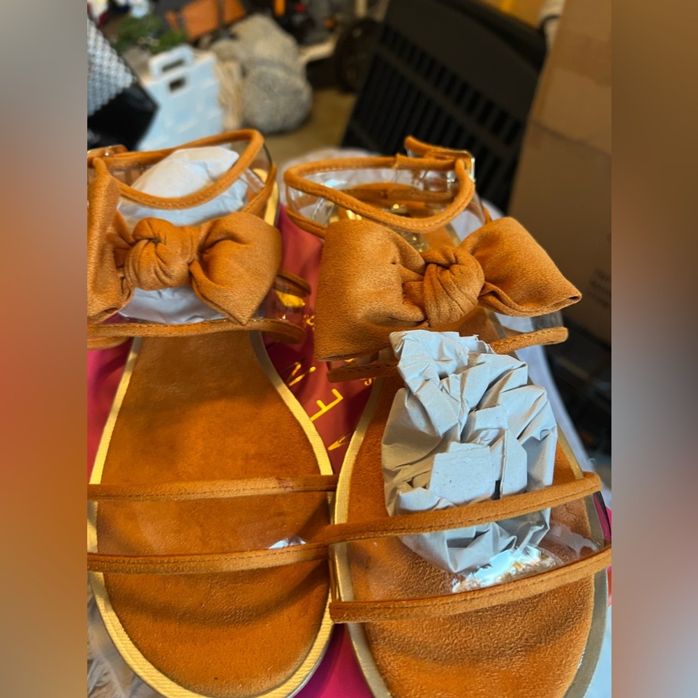Sandals dolor mustard size 8 new